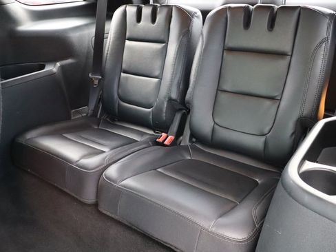 Used 2019 Ford Explorer XLT w/ Equipment Group 202A AWD/4WD image 40