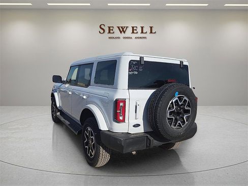 New 2025 Ford Bronco Outer Banks image 3