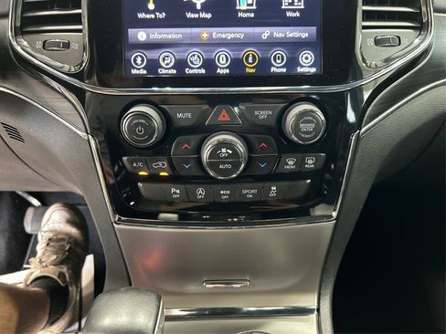 Used 2020 Jeep Grand Cherokee Limited AWD/4WD image 28