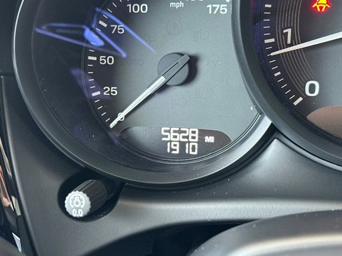 Certified 2025 Porsche Macan Turbo AWD/4WD image 26