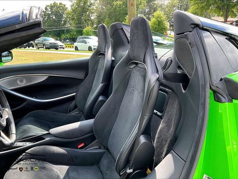 Used 2025 McLaren Artura Spider RWD image 21