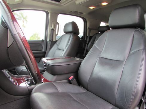 Used 2008 Cadillac Escalade AWD image 8