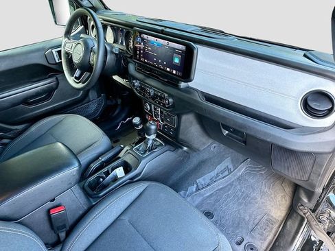 Used 2024 Jeep Wrangler Willys image 27