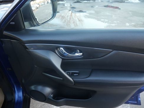 Used 2018 Nissan Rogue S image 17