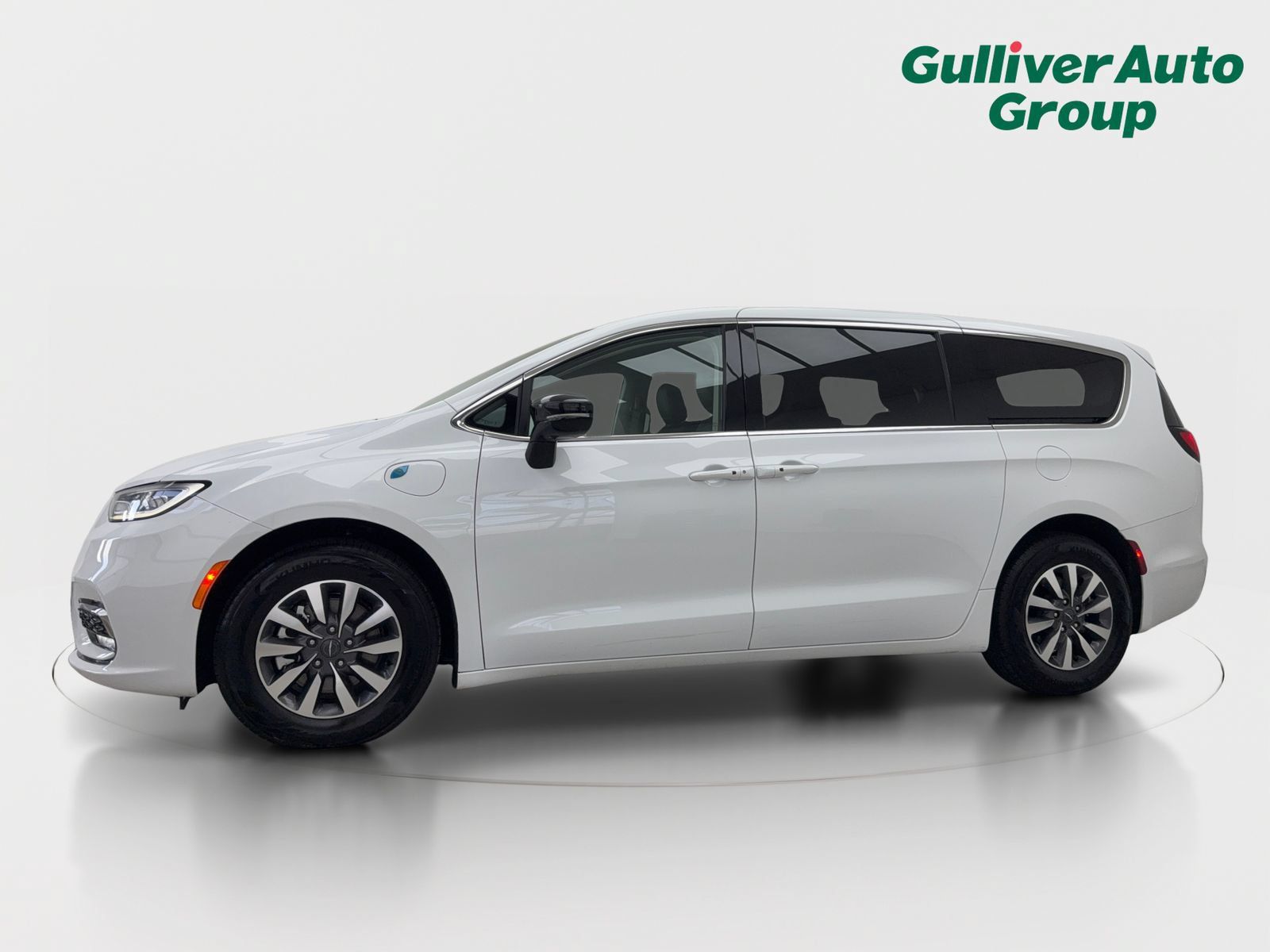 Used 2024 Chrysler Pacifica Limited FWD image 2