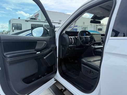 Used 2025 Ford Expedition Max Platinum AWD/4WD image 15