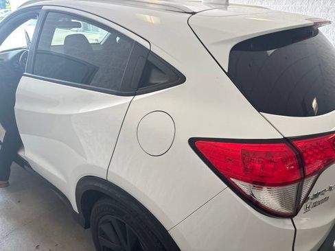 Used 2021 Honda HR-V Sport image 6