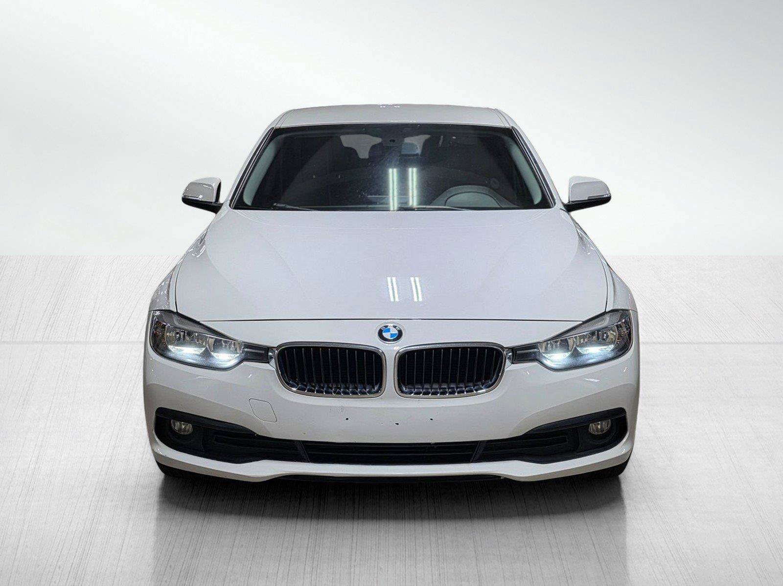 Used 2016 BMW 320i Sedan RWD image 2