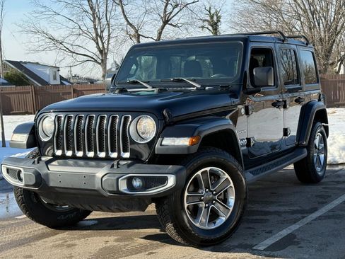 Used 2018 Jeep Wrangler Unlimited Sahara image 3