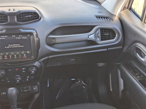 Used 2023 Jeep Renegade Latitude image 14