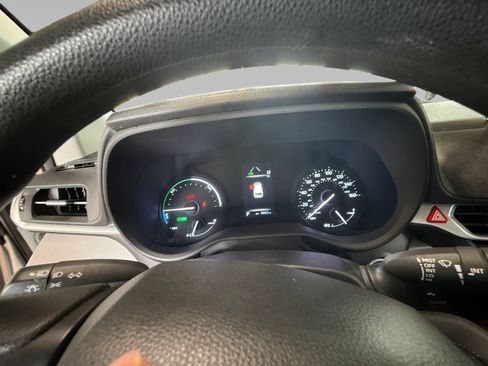 Used 2024 Toyota Sienna LE AWD/4WD image 14