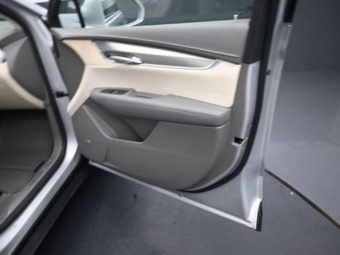 Used 2017 Cadillac XT5 Luxury w/ Driver Awareness Package AWD/4WD image 33