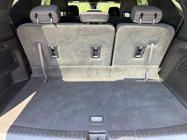 Used 2024 Chevrolet Traverse LT w/ LPO, Floor Liner Package FWD image 9
