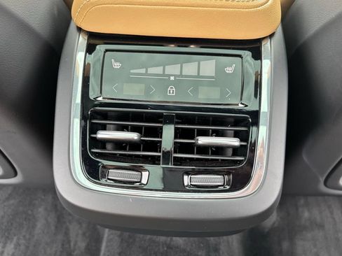 Certified 2023 Volvo XC60 B6 Ultimate w/ Protection Package Premier AWD/4WD image 23