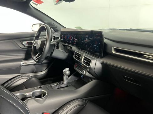 Used 2025 Ford Mustang Premium image 25