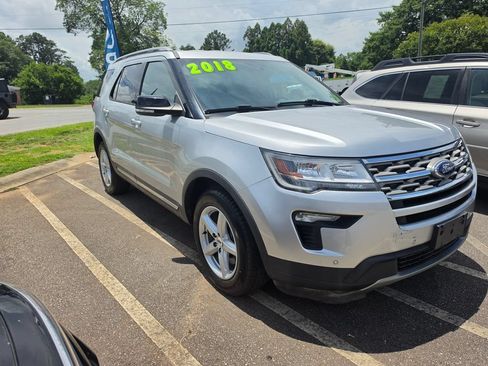 Used 2018 Ford Explorer XLT w/ Equipment Group 202A FWD image 6