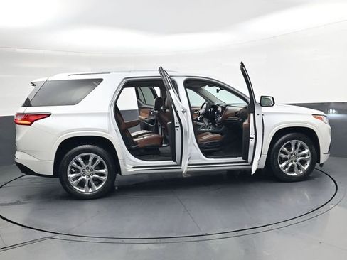 Used 2019 Chevrolet Traverse High Country image 37
