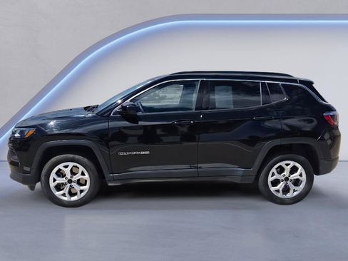 Used 2025 Jeep Compass Latitude w/ Sun & Sound Group AWD/4WD image 2