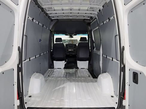 Used 2025 Mercedes-Benz Sprinter 2500 image 27