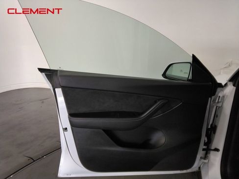 Used 2022 Tesla Model Y Performance image 21