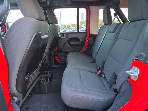 Used 2024 Jeep Wrangler Rubicon image 11