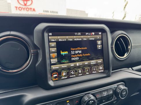 Used 2021 Jeep Wrangler Unlimited Sahara image 5