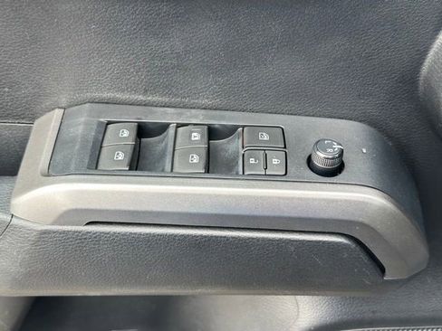 Used 2021 Toyota Tacoma SR5 AWD/4WD image 23