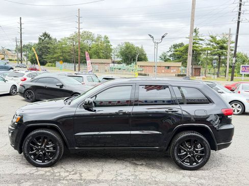 Used 2021 Jeep Grand Cherokee Laredo X AWD/4WD image 7
