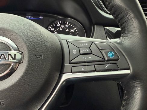 Used 2019 Nissan Rogue SV w/ Sun & Sound Touring Package image 19