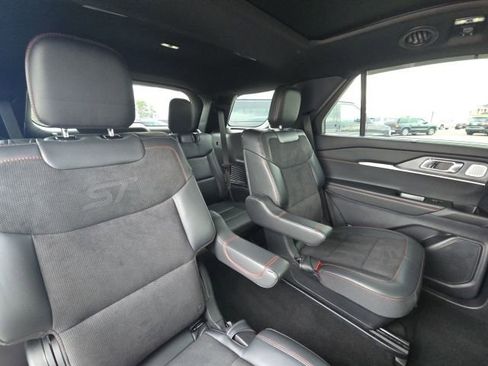 Used 2025 Ford Explorer ST image 17