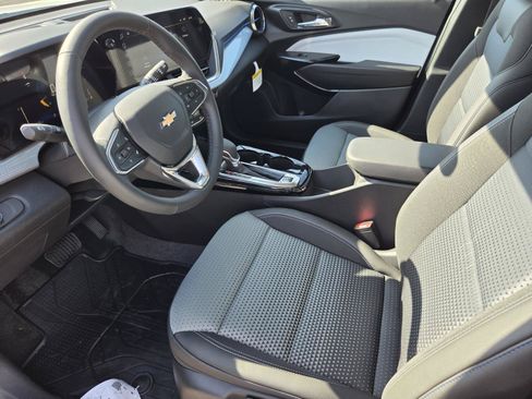 New 2026 Chevrolet Trax LT w/ Driver Confidence Package FWD image 13