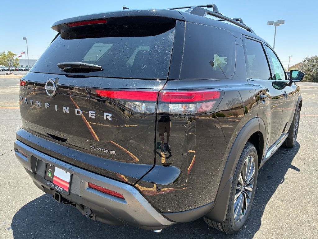 New 2026 Nissan Pathfinder Platinum FWD image 6