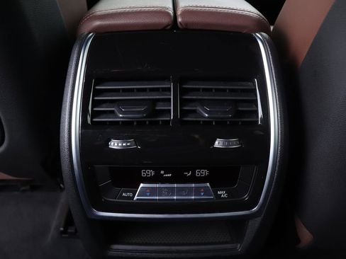 Used 2022 BMW X7 M50i image 24