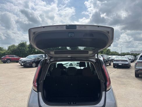 Used 2025 Kia Soul LX w/ LX Technology Package image 29