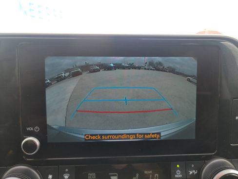 Used 2024 Toyota Highlander LE AWD/4WD image 26