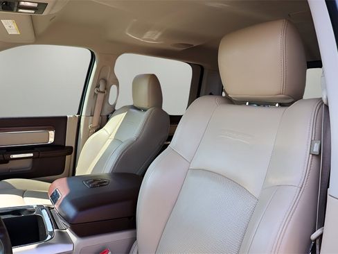 Used 2017 RAM 1500 Laramie w/ Convenience Group image 10