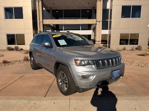 Used 2019 Jeep Grand Cherokee Limited image 10