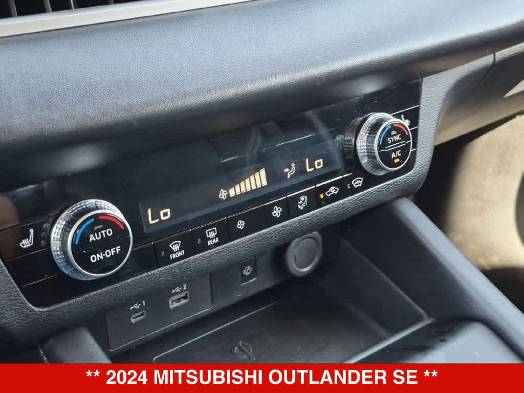 Used 2024 Mitsubishi Outlander SE AWD/4WD image 29