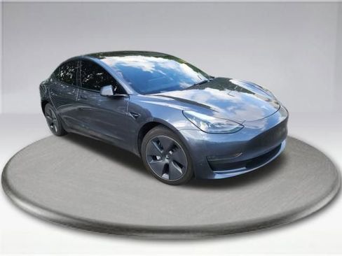 Used 2023 Tesla Model 3 Standard Range image 2