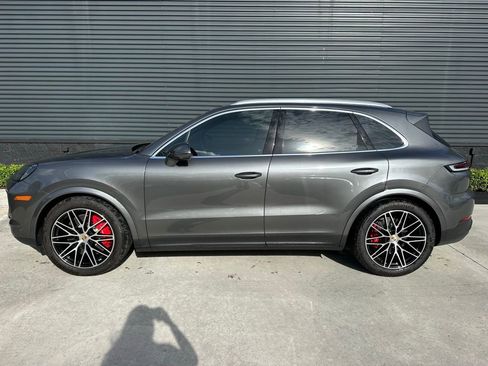 Used 2024 Porsche Cayenne S image 2