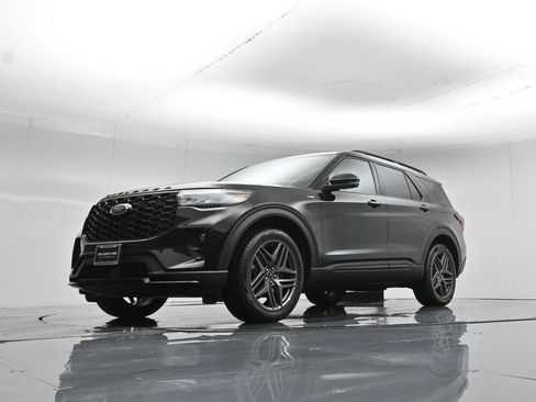 Used 2025 Ford Explorer ST-Line w/ ST-Line Street Pack image 47