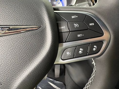 New 2026 Chrysler Pacifica Select FWD image 24