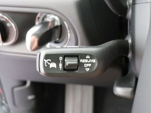 Used 2025 Porsche Macan image 40