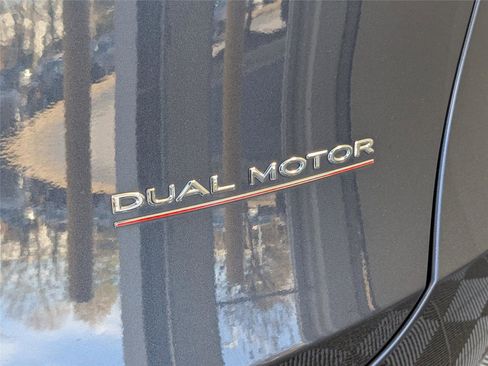 Used 2020 Tesla Model Y Long Range image 9