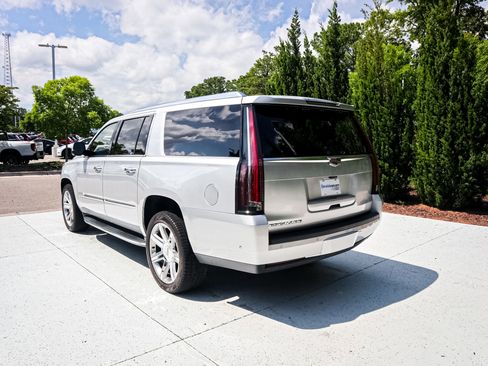 Used 2018 Cadillac Escalade ESV Luxury RWD image 10