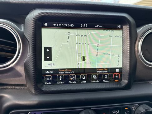 Used 2018 Jeep Wrangler Unlimited Sahara image 19