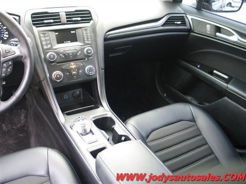 Used 2018 Ford Fusion SE w/ Equipment Group 201A AWD/4WD image 7