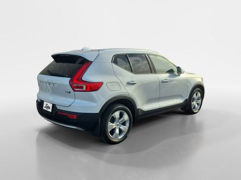 Used 2022 Volvo XC40 T5 Momentum AWD/4WD image 4