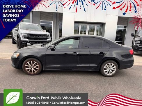 Used 2012 Volkswagen Jetta SE FWD image 4