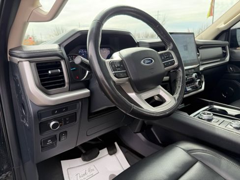 Used 2022 Ford Expedition XLT image 16